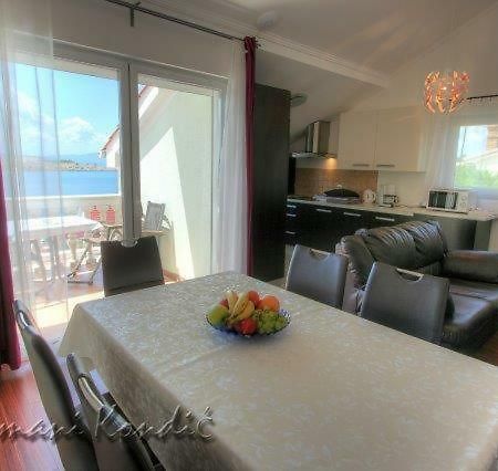 Apartman Kondic Омишаль Экстерьер фото